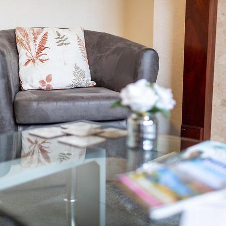 Апартаменты Adrian House, Near Hospital, Easy Parking + Garden Карлайл Экстерьер фото