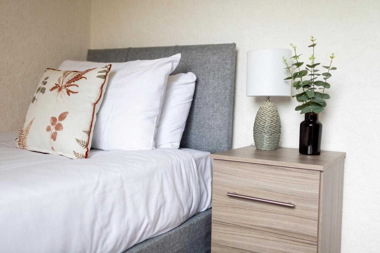 Апартаменты Adrian House, Near Hospital, Easy Parking + Garden Карлайл Экстерьер фото