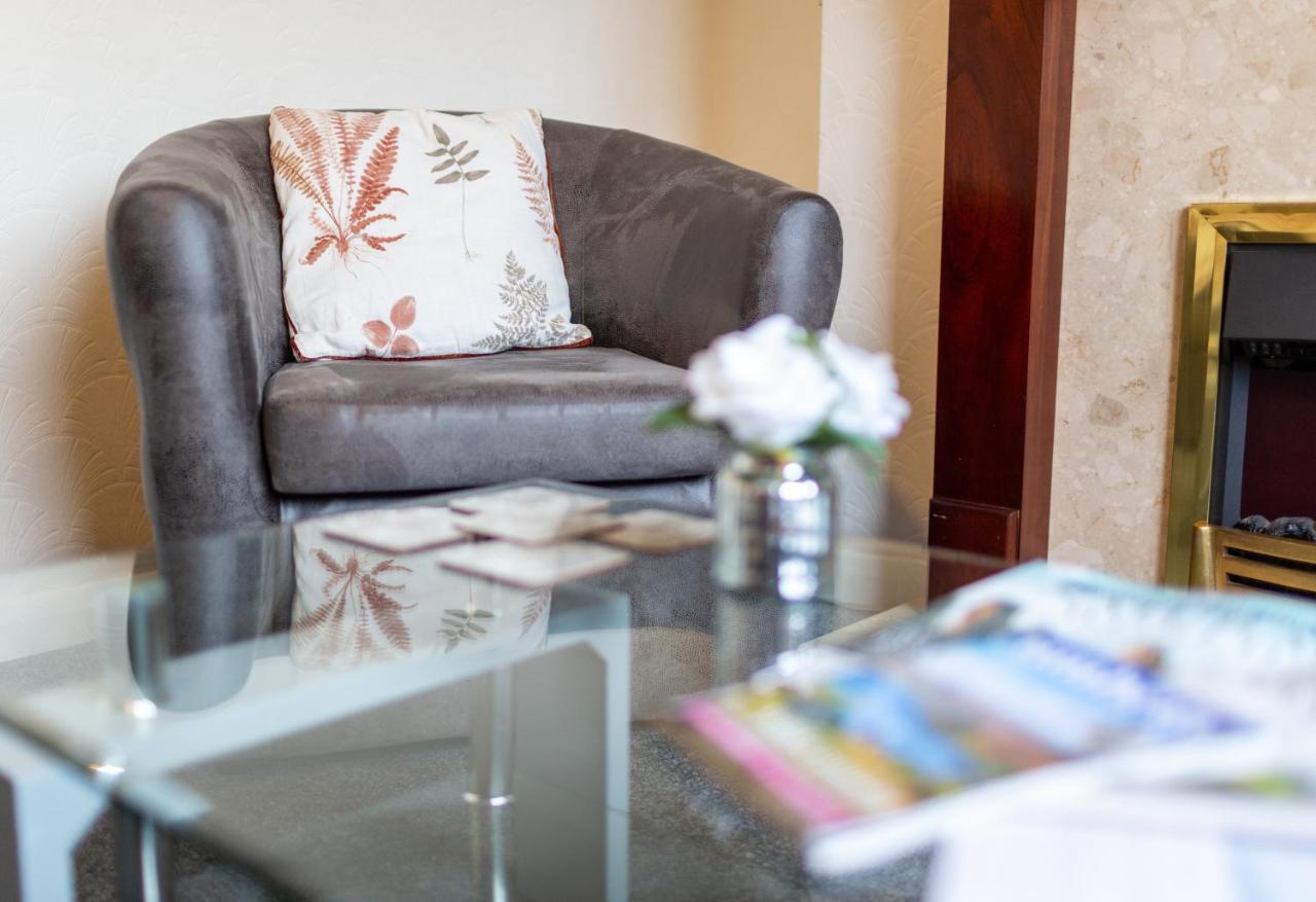 Апартаменты Adrian House, Near Hospital, Easy Parking + Garden Карлайл Экстерьер фото