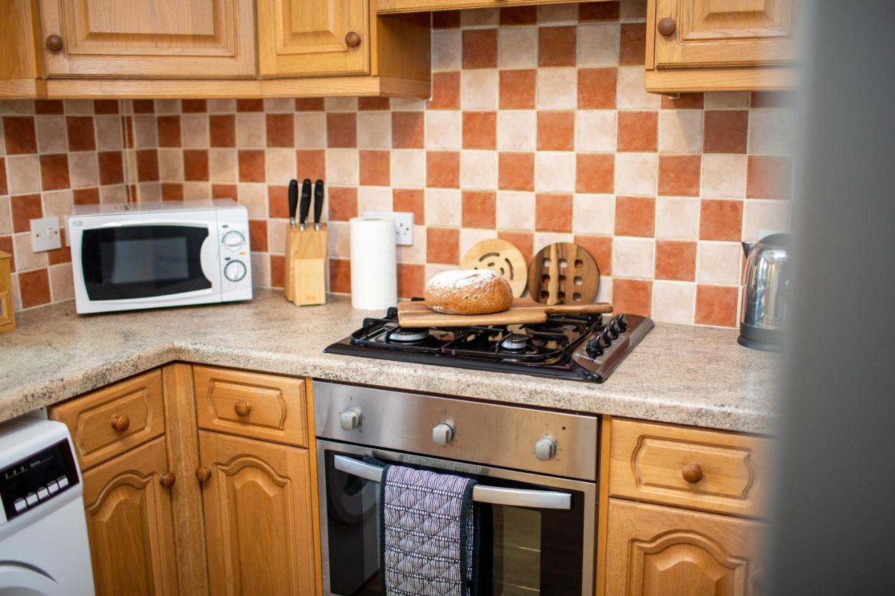 Апартаменты Adrian House, Near Hospital, Easy Parking + Garden Карлайл Экстерьер фото