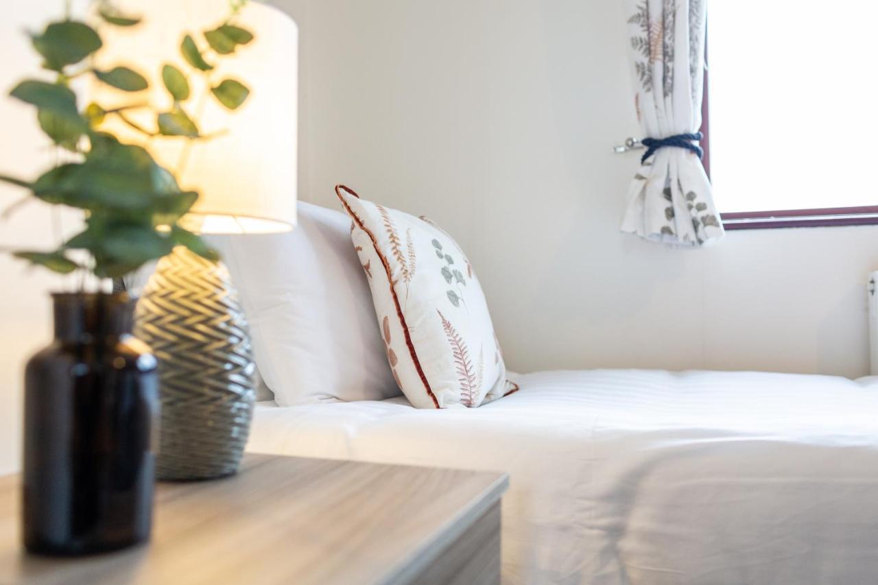 Апартаменты Adrian House, Near Hospital, Easy Parking + Garden Карлайл Экстерьер фото