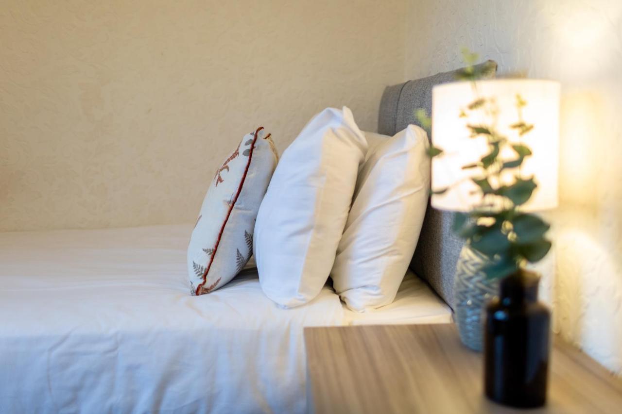 Апартаменты Adrian House, Near Hospital, Easy Parking + Garden Карлайл Экстерьер фото