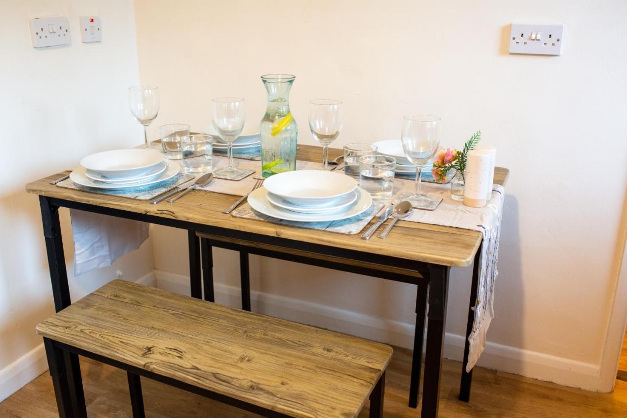 Апартаменты Adrian House, Near Hospital, Easy Parking + Garden Карлайл Экстерьер фото